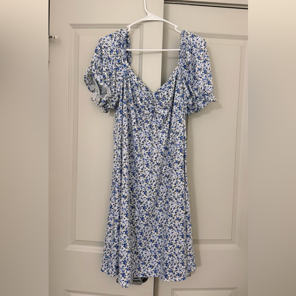 Vibe Blue and White Floral Puff-Sleeve Midi Dress